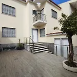Guest house Airport Gal Olivais Conforto, Terraco E Localizacao Premium Nos Olivais *